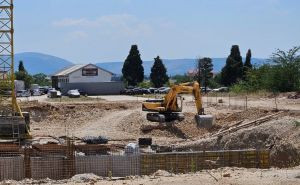Pogledajte u kojoj fazi je izgradnja Olimpijskog bazena u Mostaru: Strojevi u pogonu na gradilištu