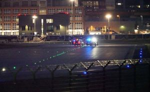 Demonstranti se zalijepili za asfalt na jednom od najvećih aerodroma Europe: Otkazano 140 letova
