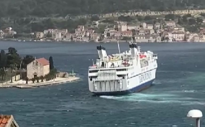 Novi tehnički problem na trajektu na Jadranskom moru. Putnici preusmjereni na drugi brod