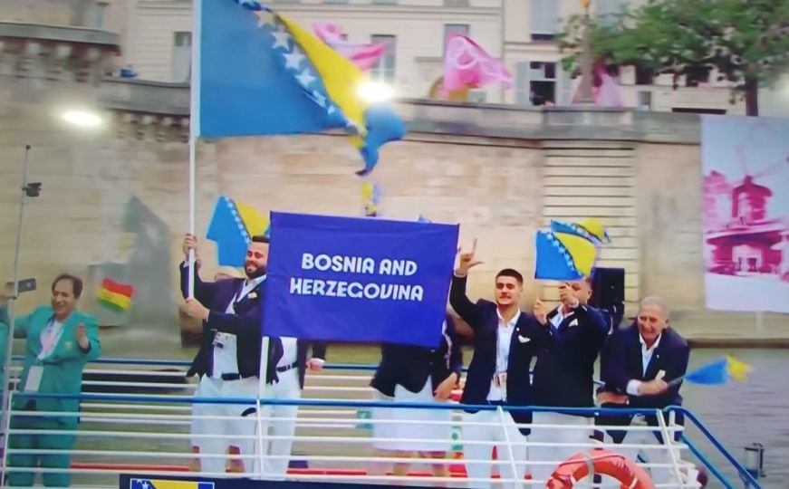 Pariz 2024 | Mesud Pezer i Larisa Cerić nosili zastavu Bosne i Hercegovine na otvaranju Olimpijade