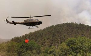 Uspješna intervencija helikoptera OS BiH: Požar u blizini Bugojna stavljen pod kontrolu