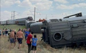 Teška saobraćajna nesreća u Rusiji: Prevrnuo se voz koji je prevozio oko 1000 putnika