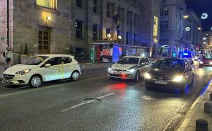 Teška nesreća u centru Sarajeva: Automobilom udario pješaka na cesti, hitno prebačen na KUM