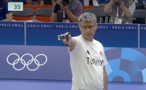 Pariz 2024: O fotografiji turskog olimpijca 'bruji' internet - 'ime mu je Dikec. Yusuf Dikec'