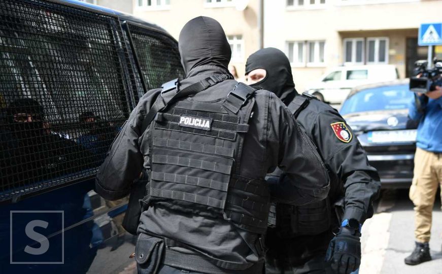 Policijska akcija u Sarajevu: Uhapšen muškarac (42), zaplijenjena droga