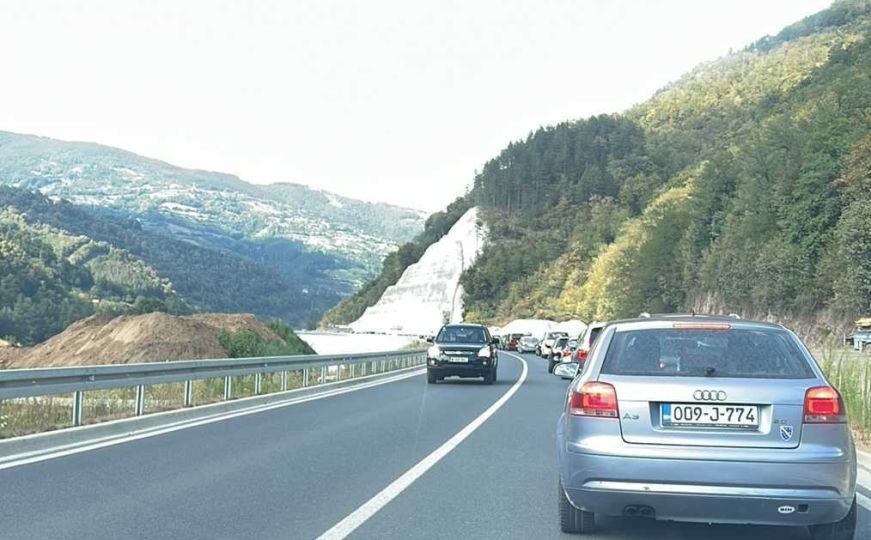 Saobraćajna nesreća na bh. cesti: Povrijeđena jedna osoba, gužve na ovoj dionici