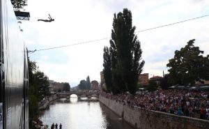 Pred brojnom publikom: U toku su 10. po redu skokovi na Bentbaši