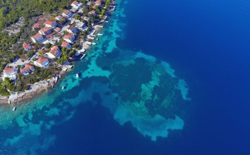 Veliki problem na popularnom hrvatskom otoku: Turisti upozoreni na opasnost