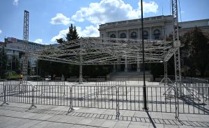 U toku pripreme za SFF: Pogledajte šta se dešava ispred Narodnog pozorišta Sarajevo