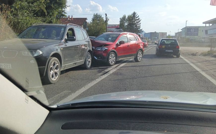 Saobraćajna nesreća kod Sarajeva: Nastale velike gužve