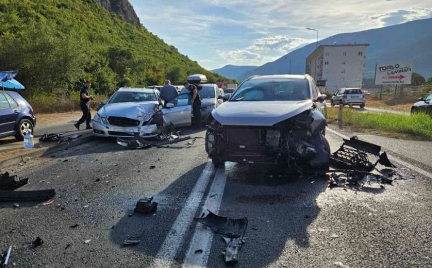 Teška nesreća na bh. cesti: Ima povrijeđenih osoba, velike gužve na ovoj dionici