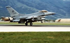 Bivši komunistički aerodrom na Balkanu postaje najveća NATO baza u Europi s nuklearnim bombarderima