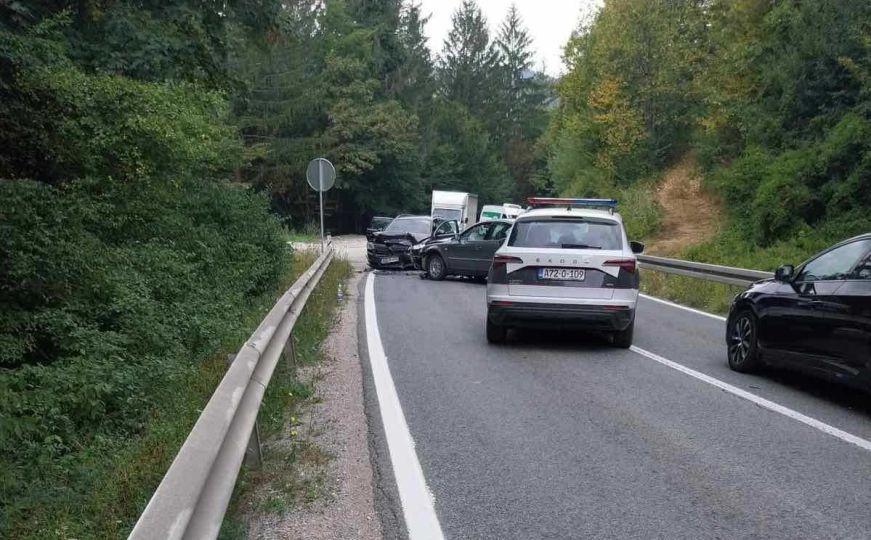 Saobraćajna nesreća na magistralnom putu u BiH: Dvije osobe povrijeđene