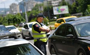 Policija oduzela vozilo kod Sarajeva: Vozač nije imao dozvolu, prikupio 11.667 KM neplaćenih kazni