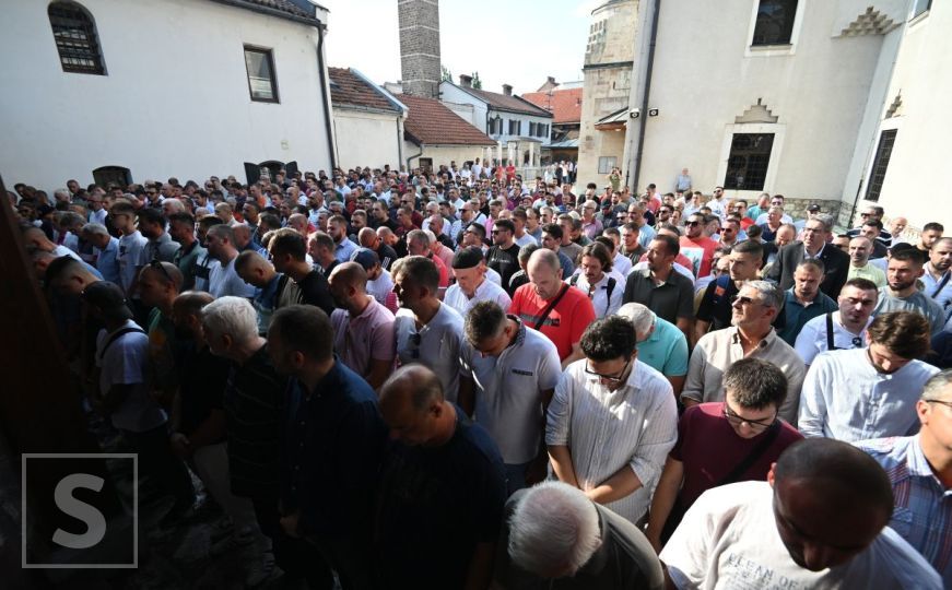 Klanjana dženaza Dženanu Uščupliću, proslavljenom igraču i treneru FK Sarajevo