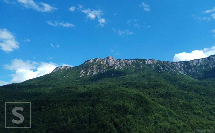 Na Tjentištu gori stoljetna crnogorična šuma: Ulažu se nadljudski napori u gašenje požara