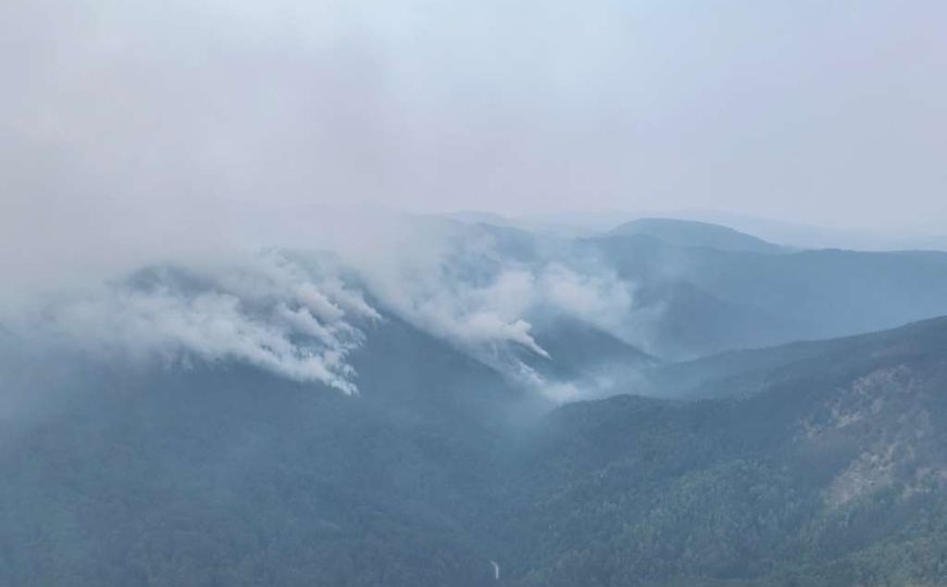 Požar se širi i na Ponijerima: Zatražena pomoć helikoptera OSBiH