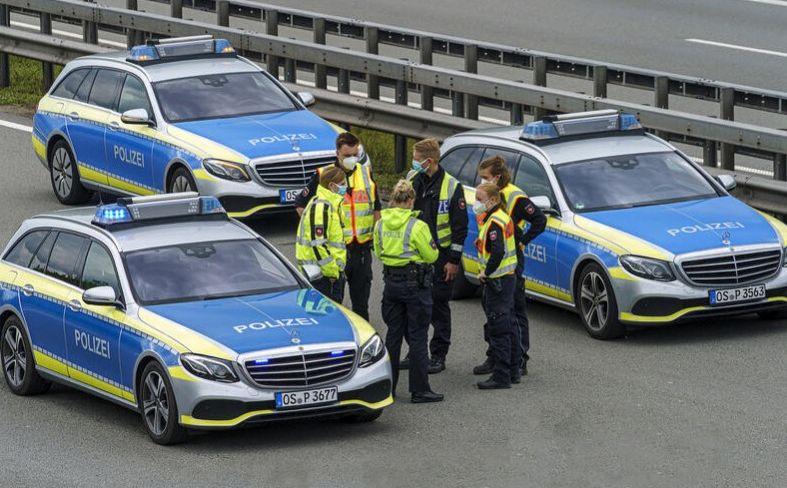 Njemačka: Vozač iz BiH prošao kroz crveno pa bježao od policije