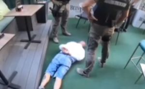 Objavljen video hapšenja u velikoj policijskoj akciji: Poznata imena uhapšenih