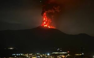 Vulkan Etna ponovo eruptirao: Pepeo prekrio obližnja naselja, zatvoren aerodrom