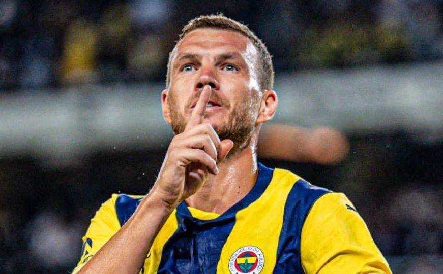 Grupa navijača Fenerbahcea tjera Džeku iz kluba, dijele slogan i video s njegovim promašajima