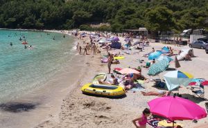 Objavljene zvanične brojke: Jadran u julu posjetilo 155.000 turista manje nego prošle godine