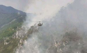 Helikopter OS BiH u akciji: Od jutros gasi požar kod Konjica