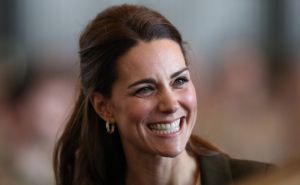 Šta se to dešava sa Kate Middleton? Trčala je okolo i igrala se u blatu