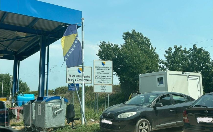 Poderana zastava BiH na graničnom prijelazu: Kontaktirali smo nadležne, evo šta su nam odgovorili