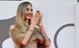 Angelina Jolie zaplakala na premijeri svog filma u Veneciji: Tješio je poznati glumac