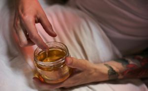 Iznenadit ćete se: Evo šta znači bijeli sloj na površini meda