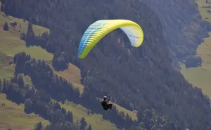 Srušio se paraglajder: U toku akcija spašavanja