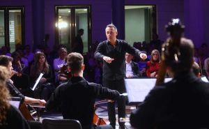 Na oduševljenje publike: No Borders Orchestra održao koncert u sarajevskoj Vijećnici