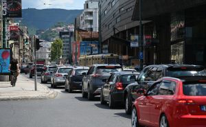 Znak koji zbunjuje mnoge vozače u BiH: Kada naiđete na njega, ovo morate obavezno da uradite