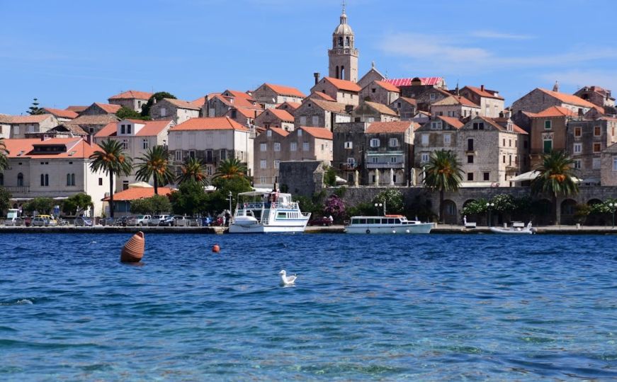 Posjetili smo popularni otok u Hrvatskoj i zavirili u cjenovnike: Evo koliko koštaju hrana i piće