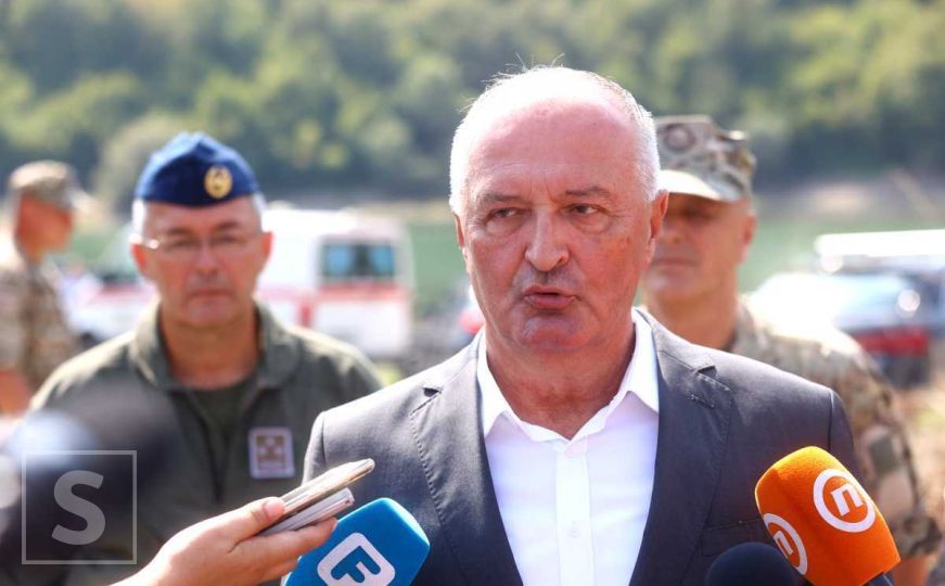 Helez: 'Vlasti u RS čekaju da požar ugrozi stanovništvo, pa tek onda zovu'