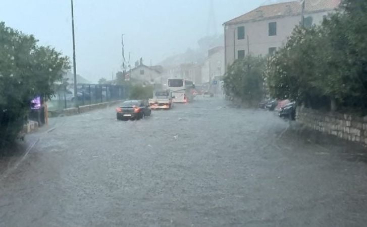 Dijete u Dubrovniku palo u otvoreni šaht, završilo je u bolnici