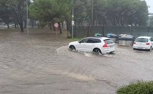 Ekstremna kiša potopila dio Hrvatske: Vodeni mlaz teče niz ulice, prodire u kuće