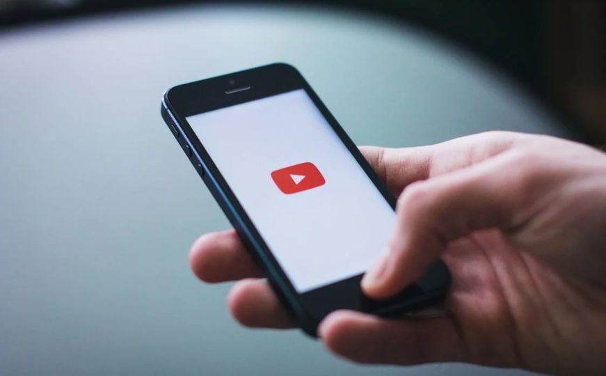 Novi oblik oglasa na YouTubeu: Sve više korisnika prijavilo da se sad i ovako prikazuju reklame