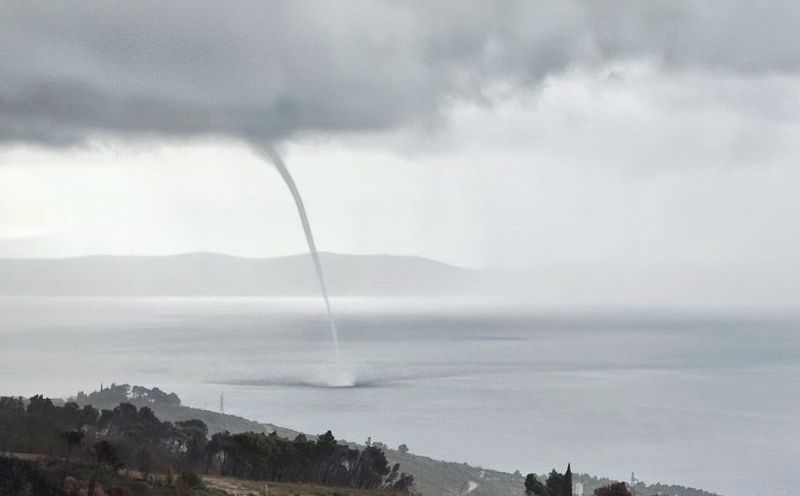 Veličanstven prizor na Jadranu: Snimljena pijavica na moru ispred Podgore