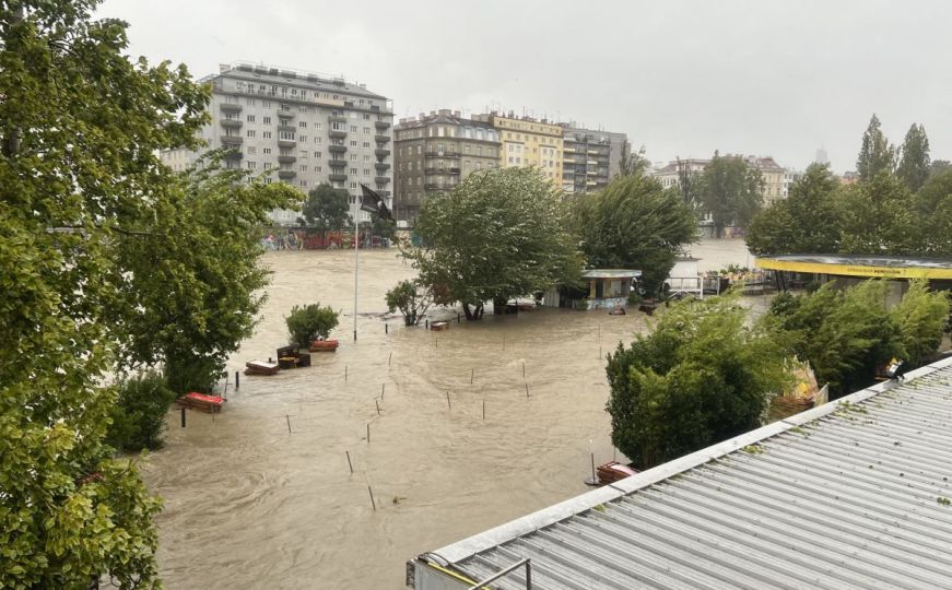 U Beču dramatično stanje zbog poplava: Više od 1.100 intervencija vatrogasaca u zadnja 24 sata