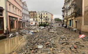 Zastrašujuća fotografija prikazuje brzinu kojom se dogodila poplava u gradu u Poljskoj