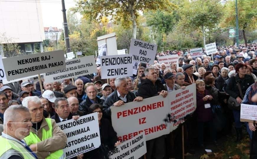 Penzioneri trenutno na sastanku sa delegacijom Vlade FBiH, pa izlaze na protest u Sarajevu