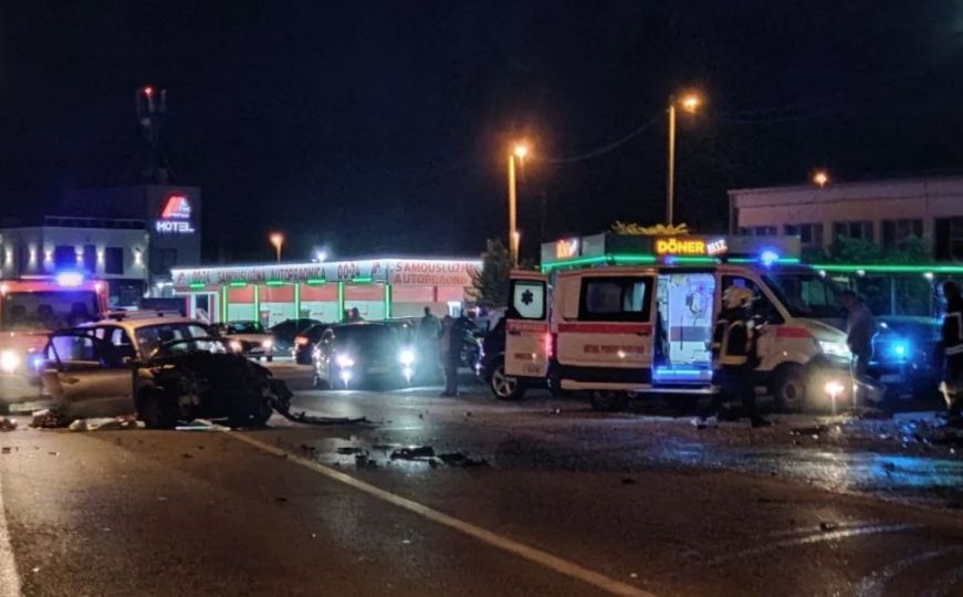 Teška saobraćajna nesreća u Mostaru, povrijeđene najmanje dvije osobe