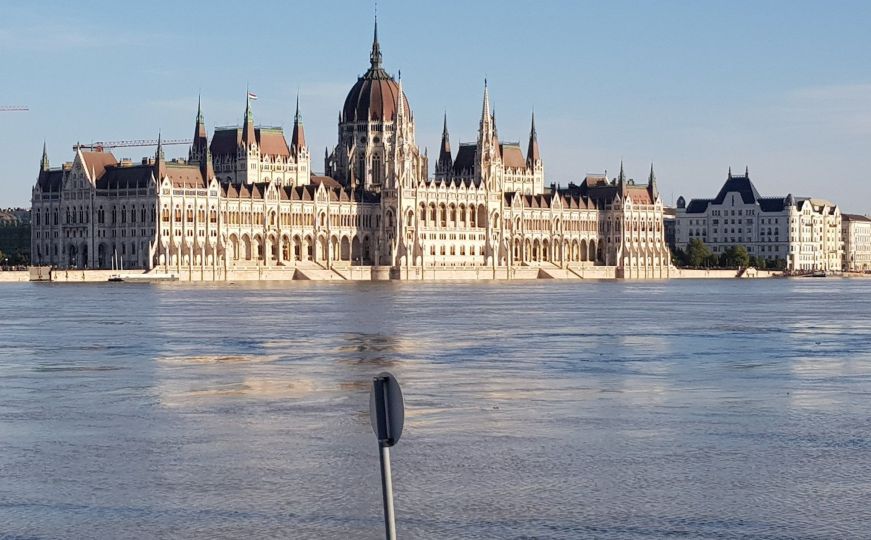 Napeto u Budimpešti: Spremaju se za najtežu noć, sirene odzvanjaju gradom