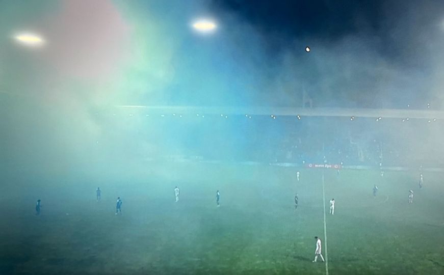 Premijer liga BiH |  Prekid na Grbavici, cijeli stadion je u dimu. Evo koji je razlog