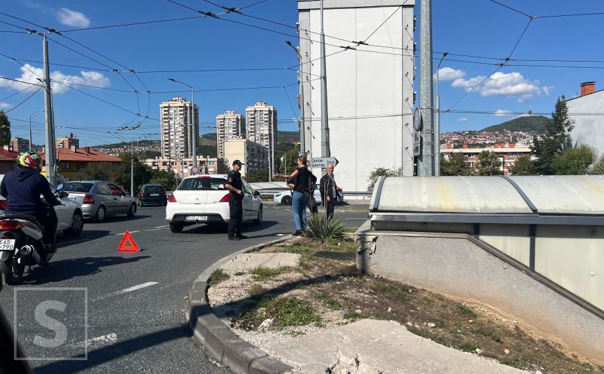 Saobraćajna nesreća u Sarajevu izazvala kolaps na cestama