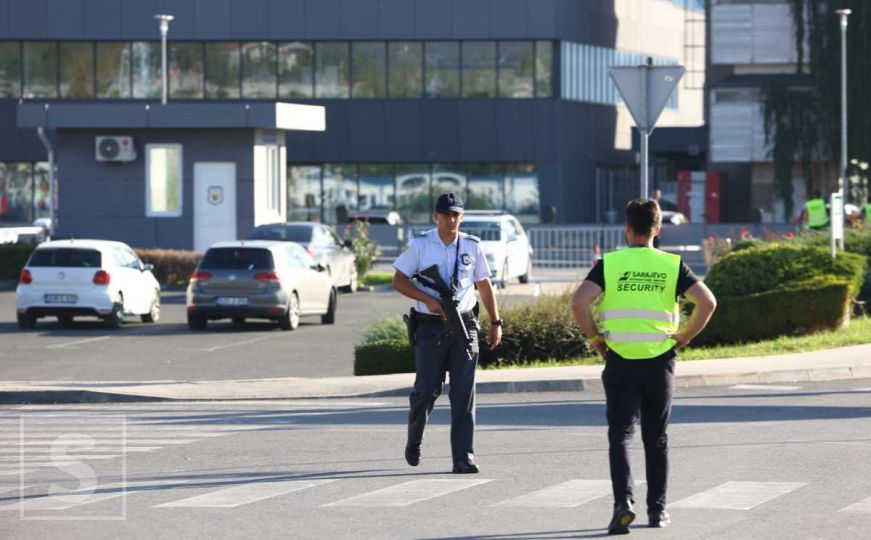 Nova informacija: Putnik na letu Memmingen-Sarajevo dobio poruku o postavljenoj bombi u avionu