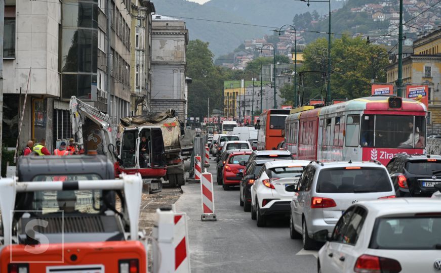 "Mic po mic" glavnom ulicom: Saobraćajni kolaps u centru Sarajeva, naoružajte se strpljenjem