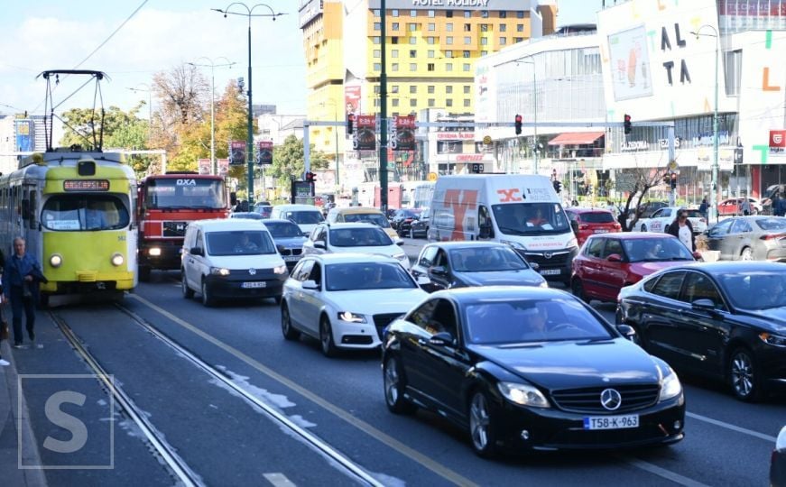 Totalni saobraćajni kolaps u Sarajevu: Nastale kilometarske kolone